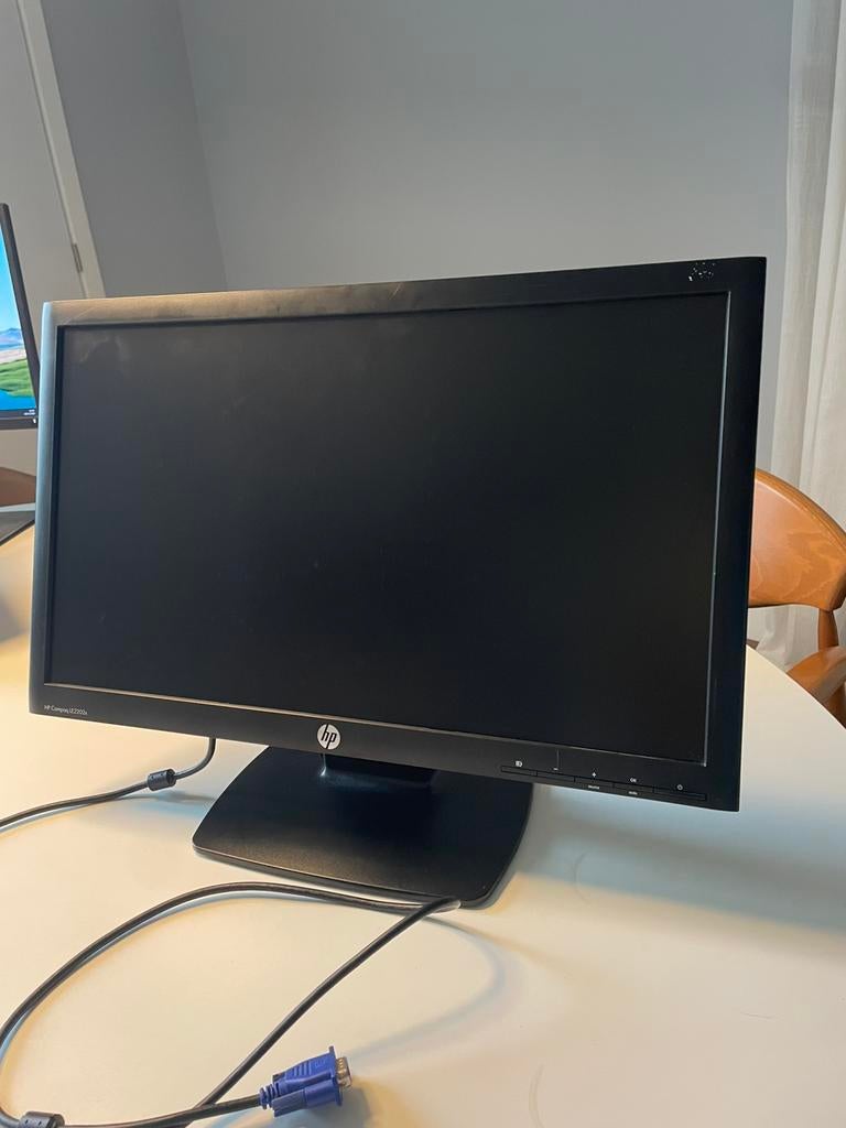 Computerscherm & bijhorende kabels, Computers en Software, Monitoren, Ophalen, Zo goed als nieuw, VGA, Kantelbaar