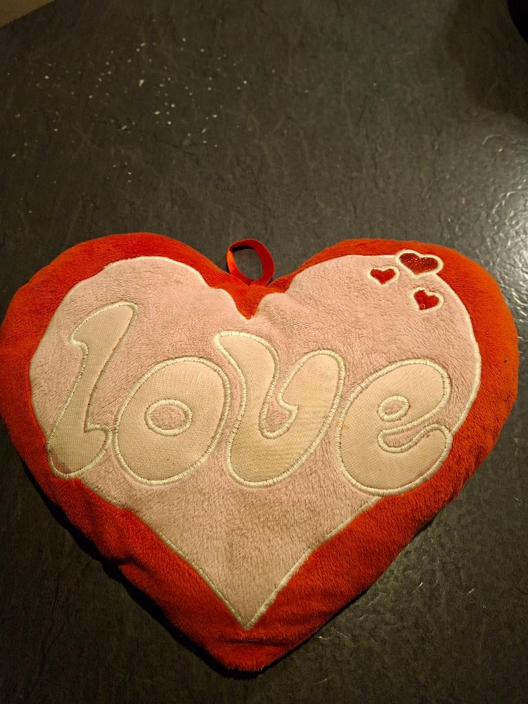 Love ophangbaar kussentje in hartvorm, Ophalen