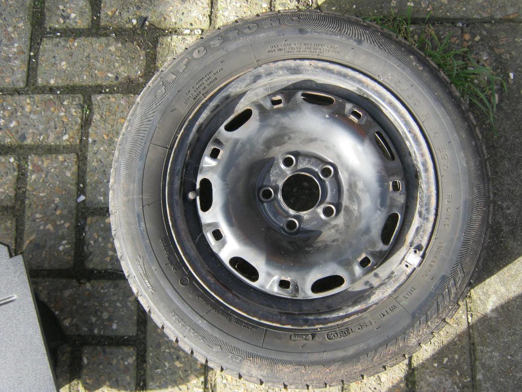 reserve velgen 14/15 met banden vw/seat /audi 185/60/14 82h, Auto-onderdelen, Ophalen, 14 inch, Nieuw, Band(en)