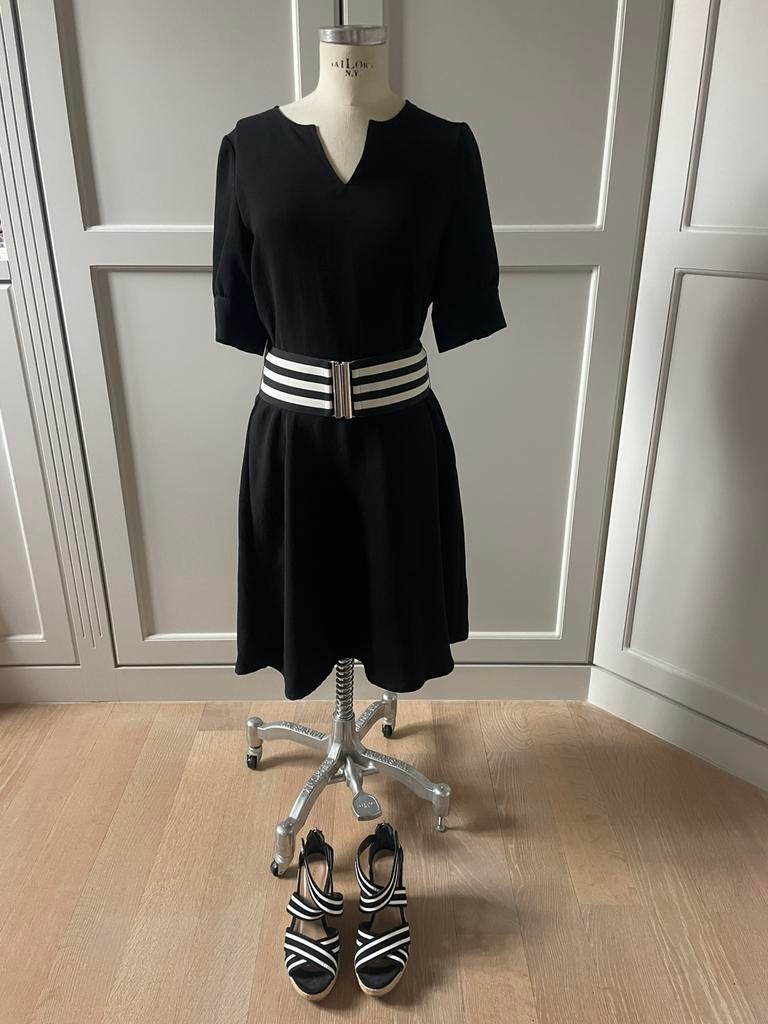 Zwarte jurk, Caroline Biss 38, Taille 38/40 (M), Enlèvement ou Envoi, Comme neuf, Caroline Biss