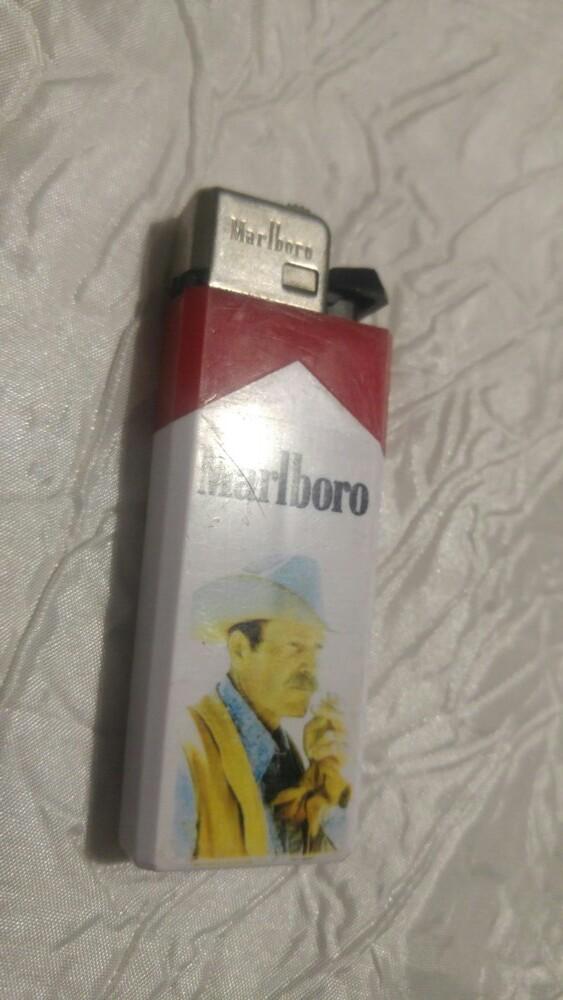 Briquet Aansteker Serie Marlboro jetable vide a-19, Enlèvement ou Envoi, Utilisé, Briquet