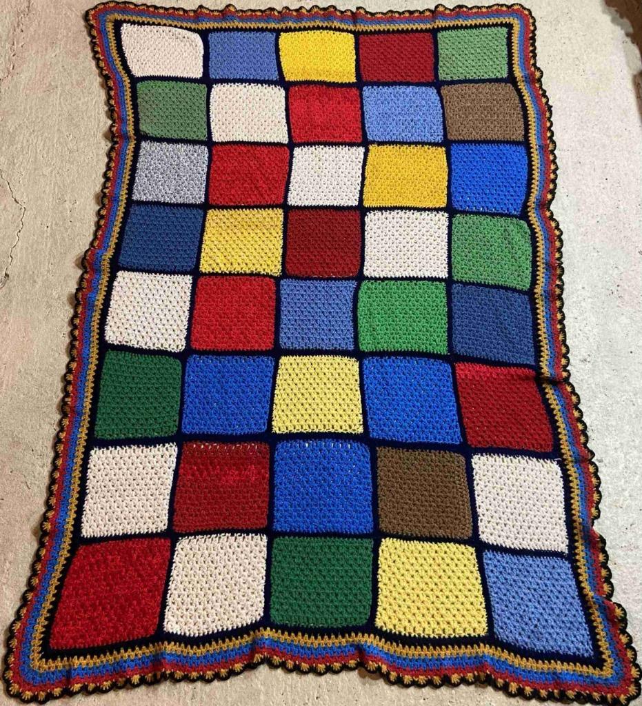 Granny woondeken handgemaakt Rubiks Cube kleuren 205/142, Huis en Inrichting, Woonaccessoires | Plaids en Woondekens, Ophalen of Verzenden