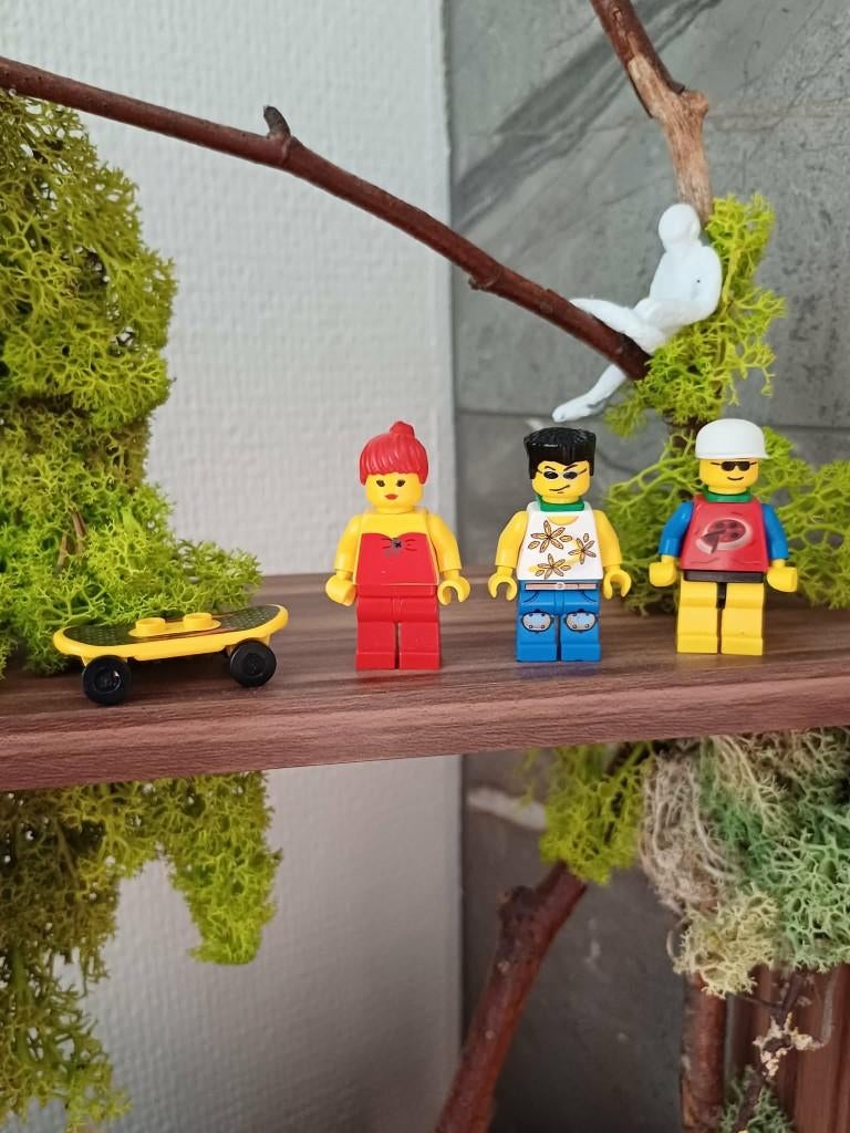 Vintage Lego mini figs 3 stuks + skateboard zie beschr., Collections, Jouets, Comme neuf, Enlèvement
