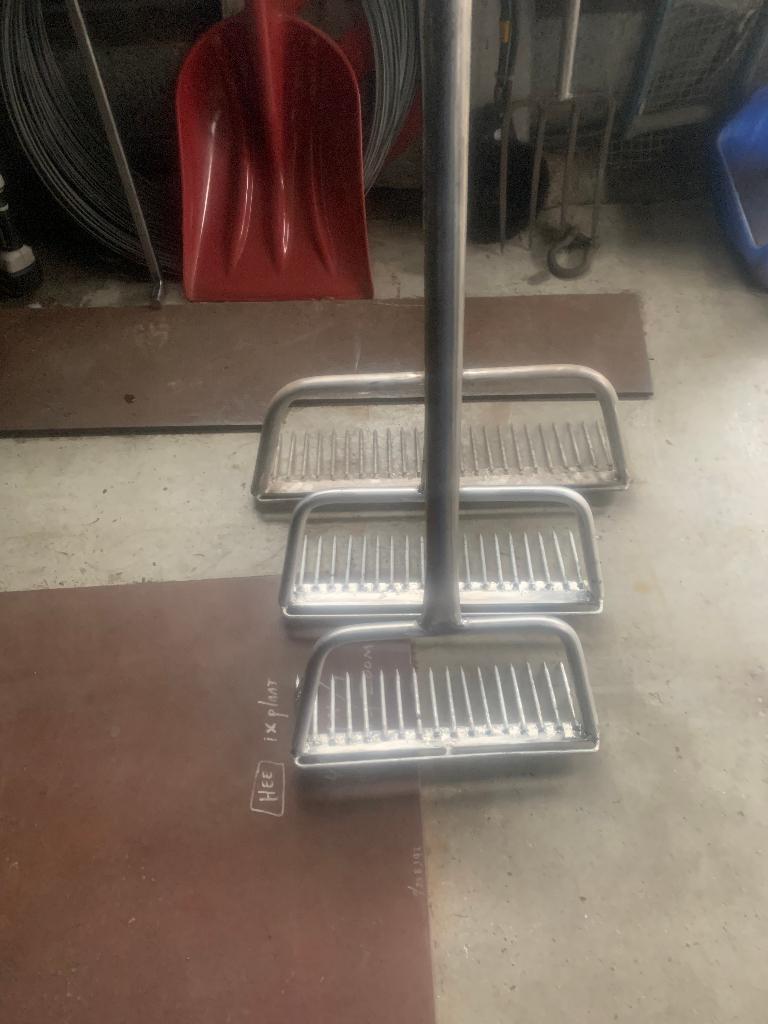 RVS Kokkelharken en Zeekraalmessen, Ophalen, Nieuw