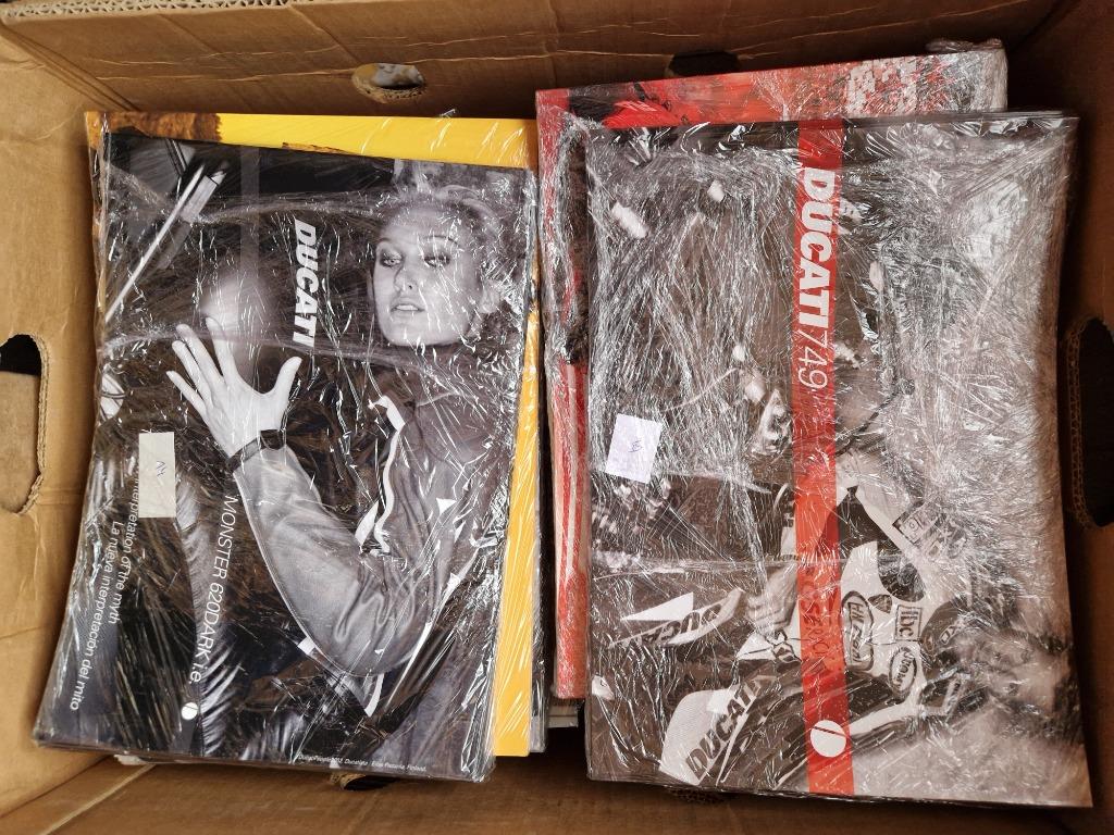 Ongeveer 400 moto folders BMW Ducati Honda e.d., Motoren, Ophalen, Overige merken