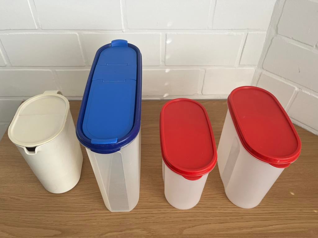 Twee dozen Tupperware + twee merkloze dozen, Huis en Inrichting, Ophalen of Verzenden, Zo goed als nieuw, Rood, Bus of Trommel