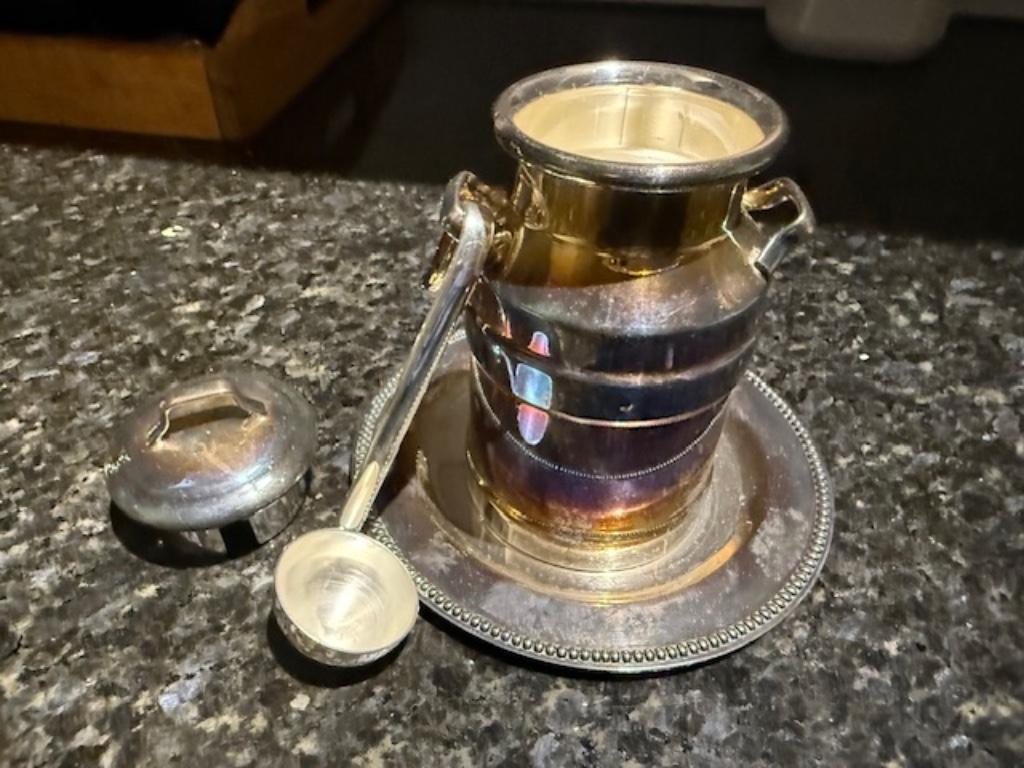Pot à lait en métal argenté jamais utilisé avec cuillère en, Neuf, Enlèvement ou Envoi, Autres types, Autres matériaux