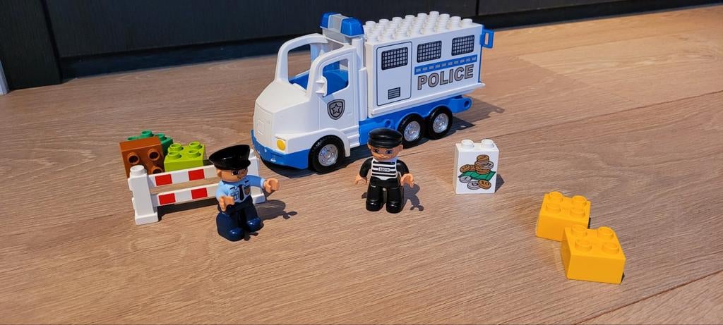 Lego Duplo 5680 - politietruck, Ophalen of Verzenden, Zo goed als nieuw, Complete set, Duplo