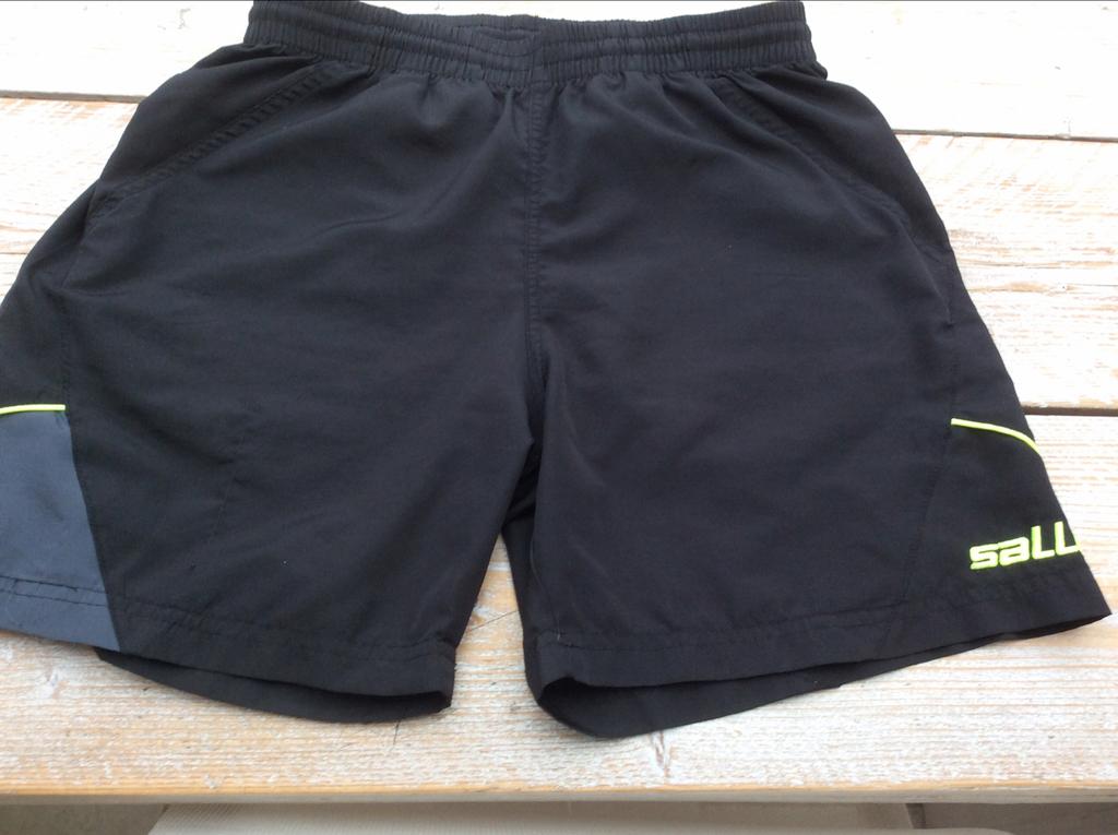 Saller zwarte short. Maat S, Zwart, Ophalen of Verzenden, Zo goed als nieuw, Saller