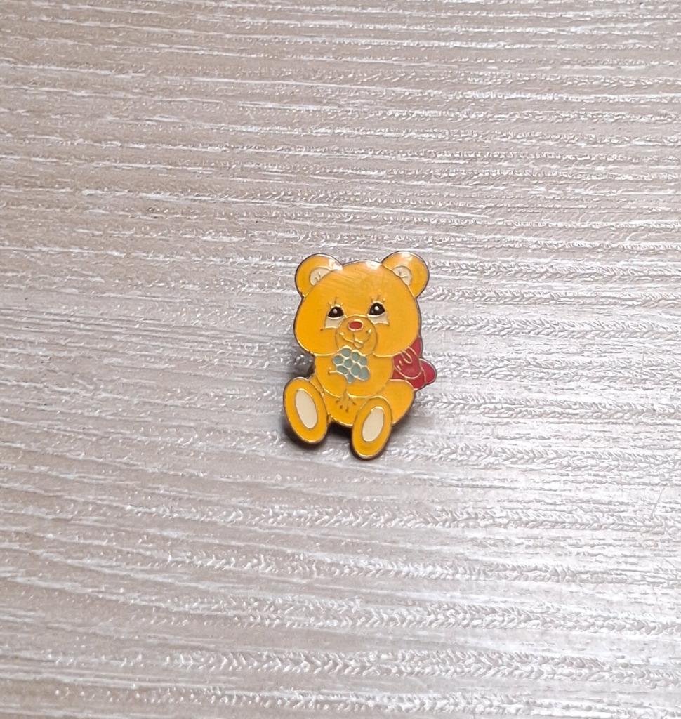 PIN - BEERTJE - TEDDY BEAR - TEDDYBEER, Verzenden, Gebruikt, Figuurtje, Speldje of Pin