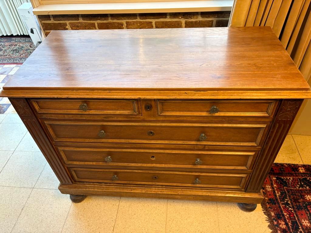 Statige commode in massief hout, Antiek en Kunst, Antiek | Meubels | Kasten, Ophalen