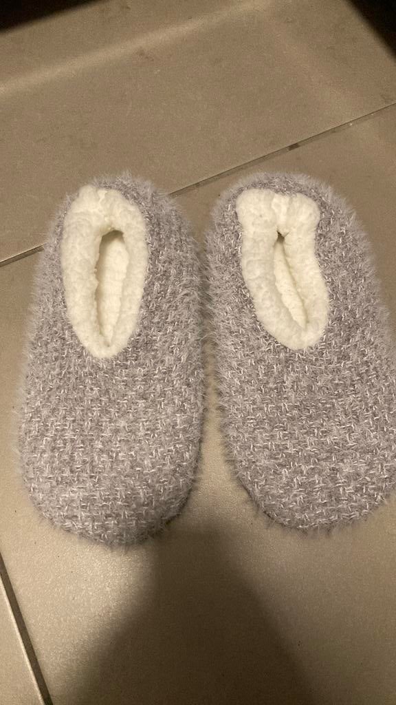 Gezellige pantoffels maat 40 grijs, Nieuw, Ophalen of Verzenden, Pantoffels of Sloffen, Grijs