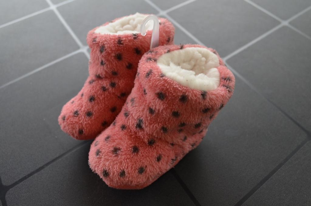 Hoge babyslofjes met stippen roze maat 17/18 voetzool 11 cm, Meisje, Nieuw, Ophalen of Verzenden, Zeeman