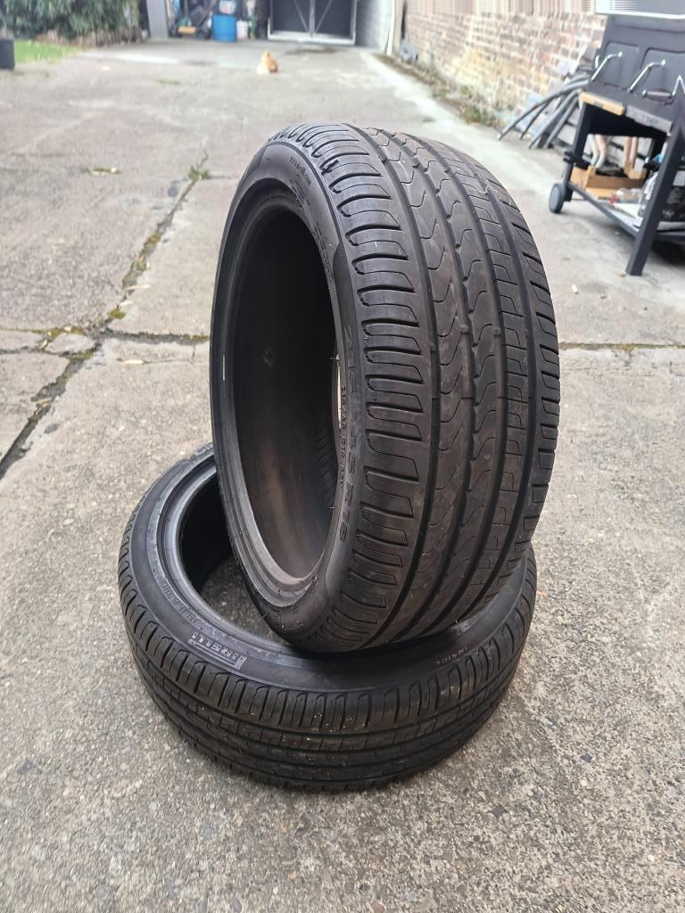 Deux pneus Pirelli 215/45/18, Enlèvement, Pneus été, Pneu(s)