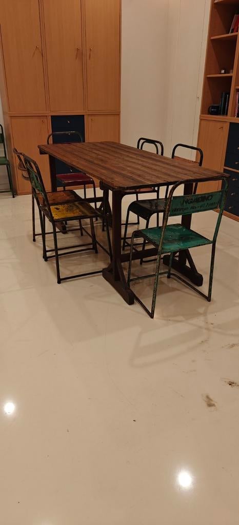 7 vintage stoelen plus tafel (blad op 2 houten schragen), Ophalen