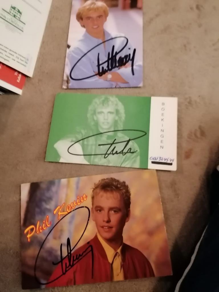 Fotokaarten met handtekening Phil Kevin, Verzenden