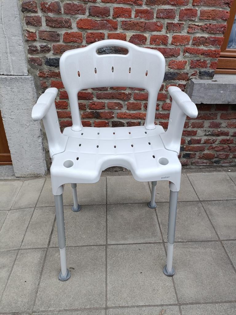 Chaise de douche avec 4 pieds réglables et demontable(nikel), Diversen, Ophalen