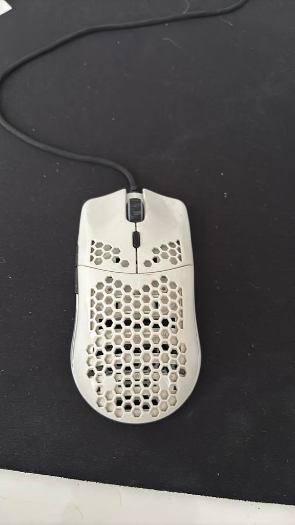 Glorious Model O (Wit), Souris, Comme neuf, Enlèvement, Droitier