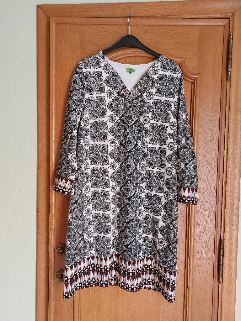 Robe K-design - noir/blanc taille 42, Kleding | Dames, Jurken, Gedragen, Maat 42/44 (L), Wit, Knielengte, Ophalen of Verzenden