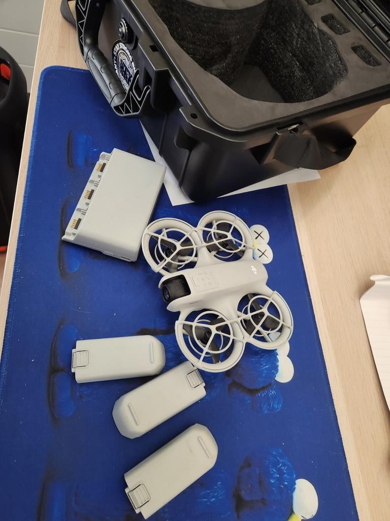 Dji neo met 3 batterijen, charging hub en kist, TV, Hi-fi & Vidéo, Drones, Enlèvement, DJI