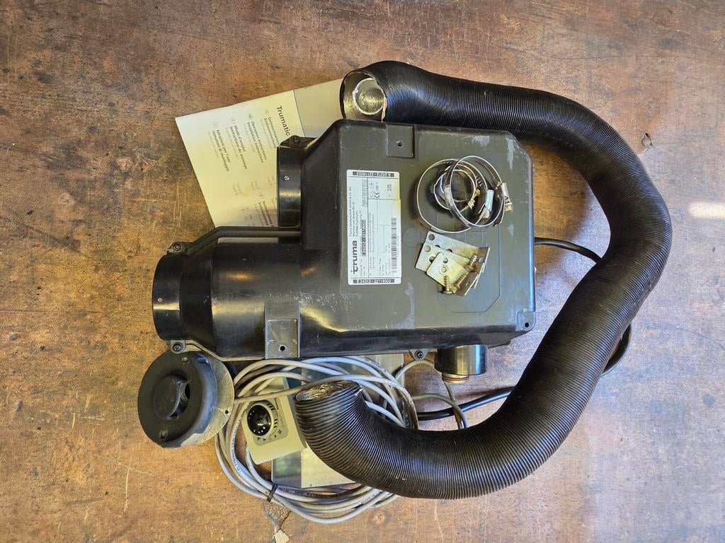 Truma kachel E2400,  12V-30MB met bedieningsschakelaar, Caravans en Kamperen, Mobilhome-accessoires, Zo goed als nieuw, Ophalen