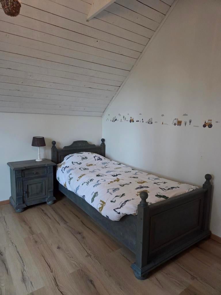 Landelijk blauw bedje met nachtkast 2m op 80cm, Huis en Inrichting, Slaapkamer | Complete slaapkamers, Ophalen