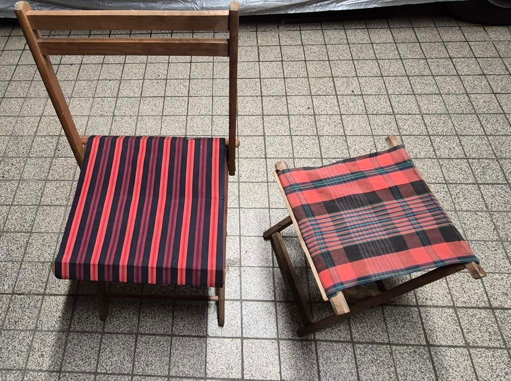 Ensemble chaise pliante et tabouret vintage en bois, Enlèvement ou Envoi