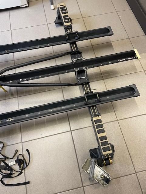 Fietsendragers dak (3 fietsen) "AutoMaxi Universal1", Ophalen, 3 fietsen of meer, Zo goed als nieuw, Dakdrager