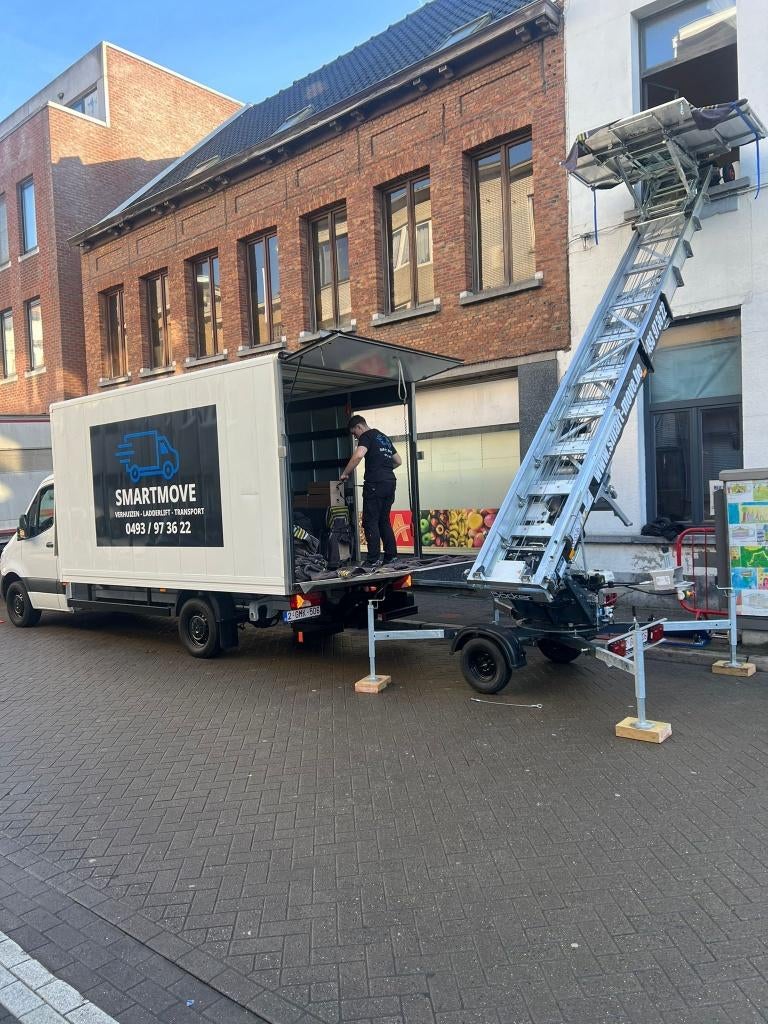 Ladderlift of/en verhuiswagen huren