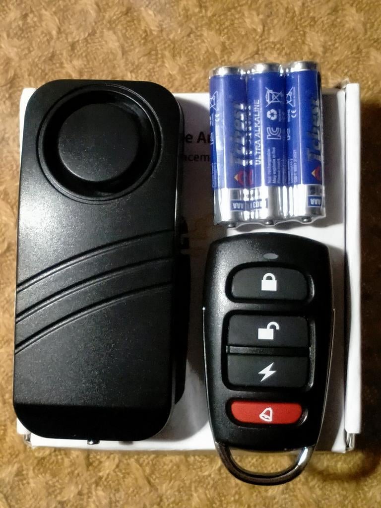 ALARME AVEC CAPTEUR DE VIBRATIONS ET TÉLÉCOMMANDE, Enlèvement ou Envoi, Alarme, Neuf