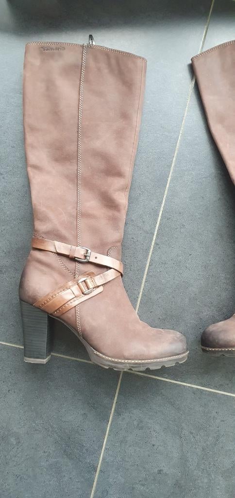 Bruine knielaarzen Tamaris in perfecte staat! Maat 40, Kleding | Dames, Schoenen, Ophalen, Zo goed als nieuw
