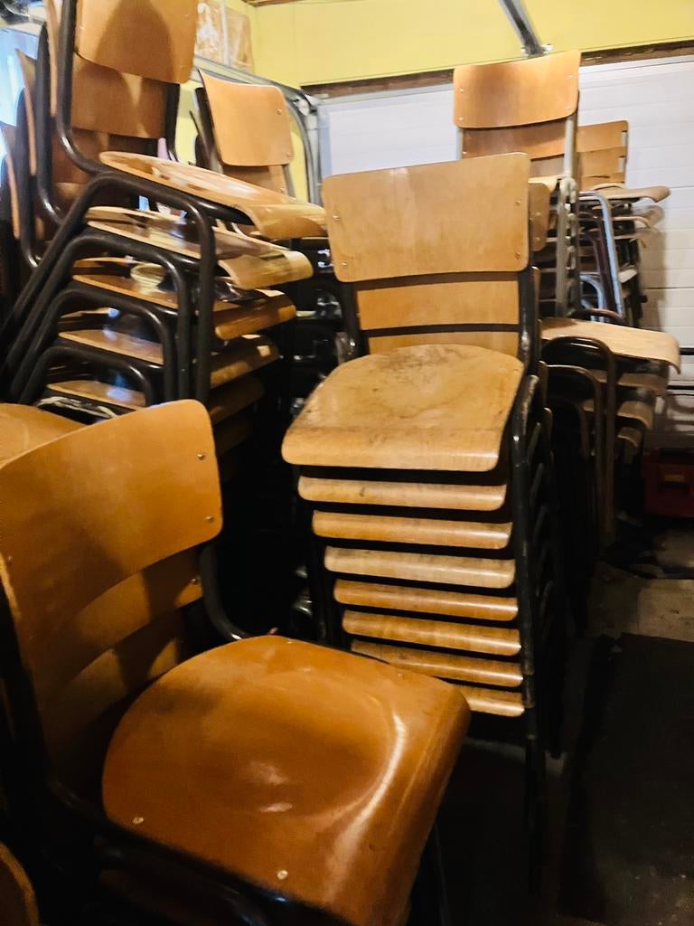 Vintage houten stapelstoelen en schoolstoelen, Ophalen