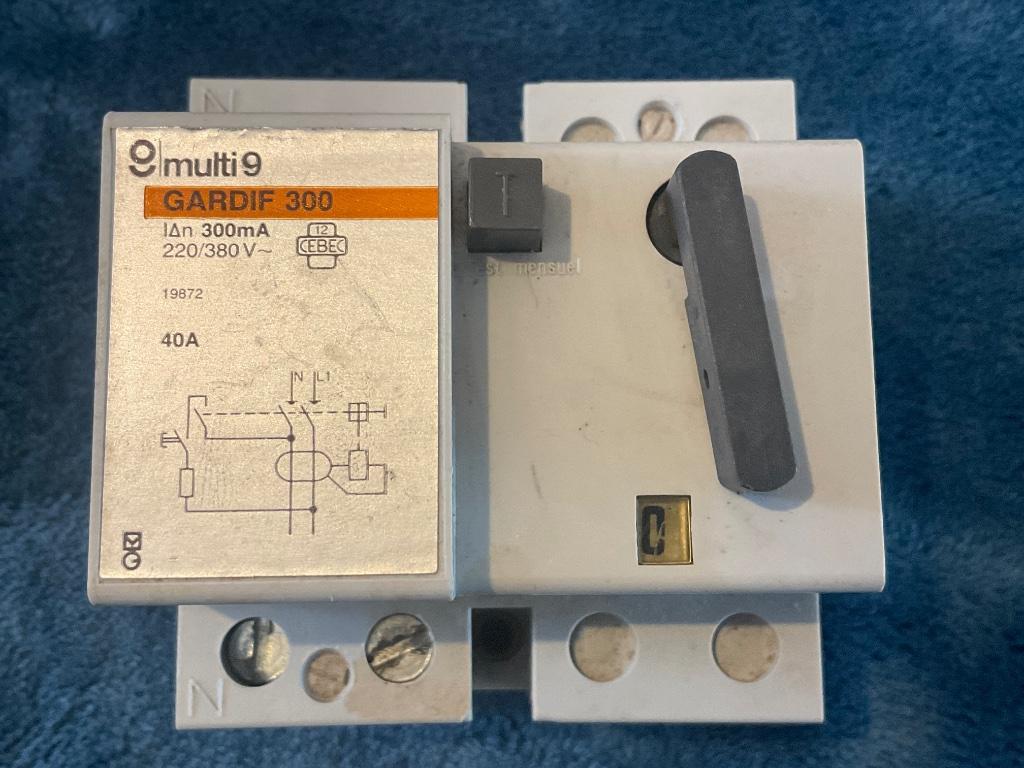 GARDIF MULTI 9 300mA verliesstroomschakelaar, Ophalen of Verzenden, Gebruikt, Schakelaar