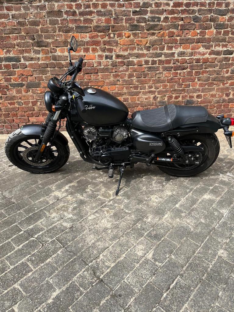Hyosung Bobber 300 PRIX A DISCUTER, Motoren, Motoren | Hyosung, 2 cilinders, 300 cc, Chopper, Particulier