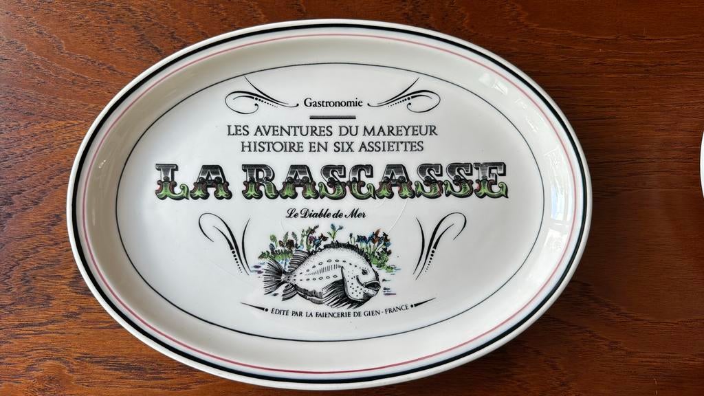 Gien. 6 borden.Le collectionneur. Les aventures du Mareyeur., Ophalen, Zo goed als nieuw, Bord(en), Overige stijlen