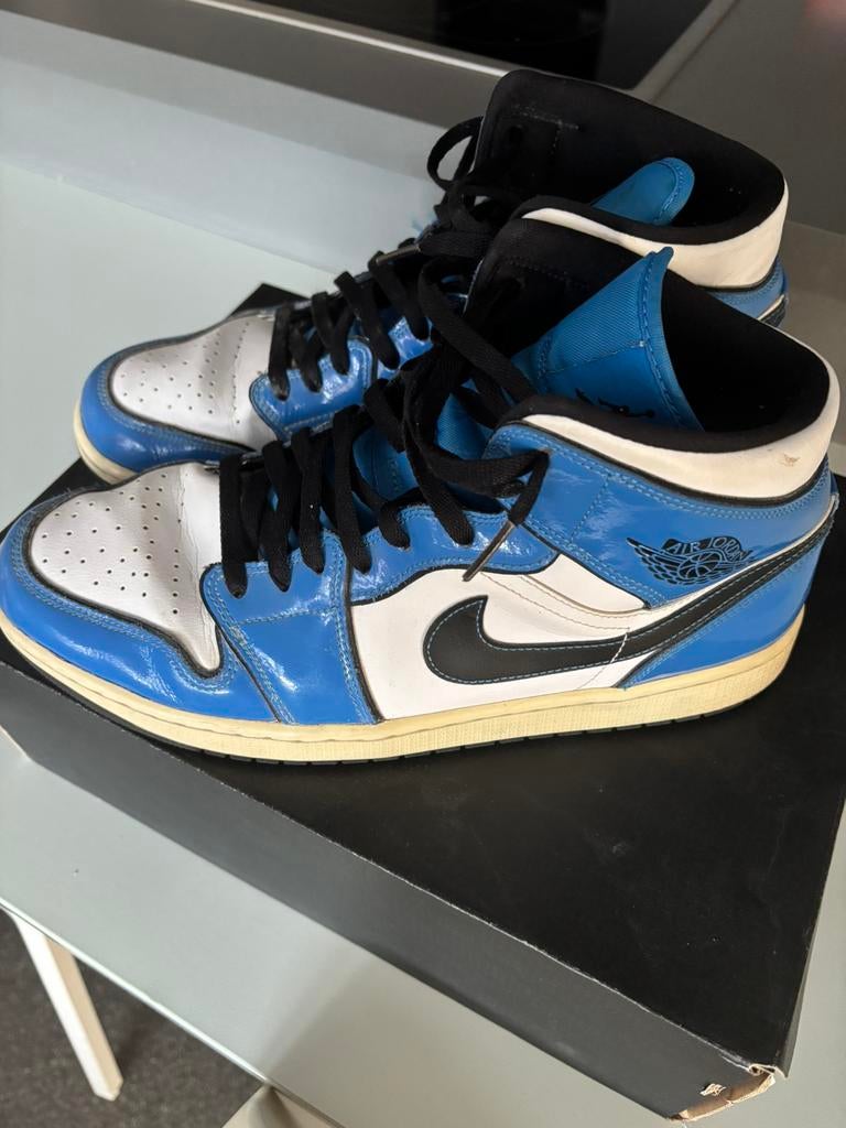 Jordan 1 Mid Signal Bleu, Porté, Bleu, Baskets, Envoi