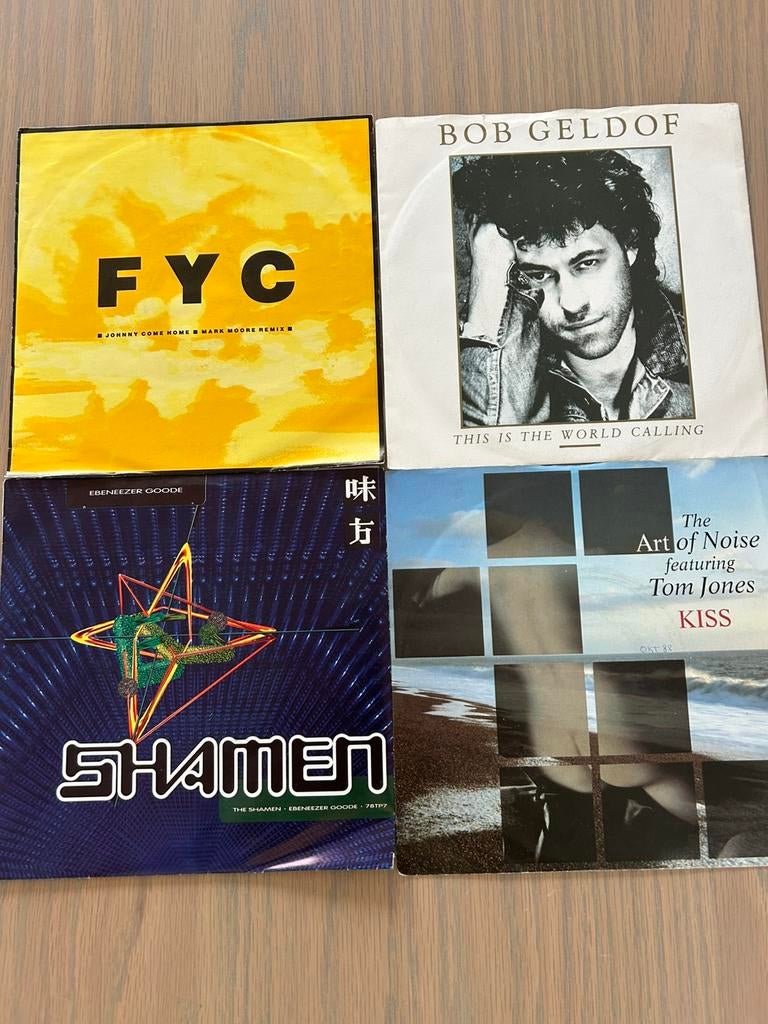 Singles, Enlèvement, Comme neuf