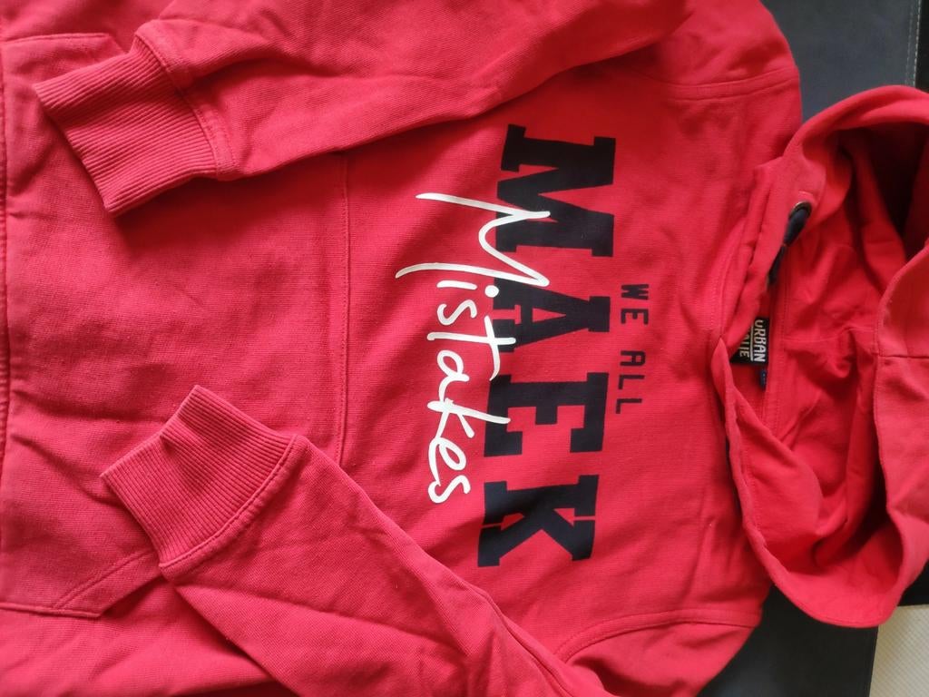 Pull met kap rood maat 140, Bel&Bo, Trui of Vest, Ophalen of Verzenden, Zo goed als nieuw