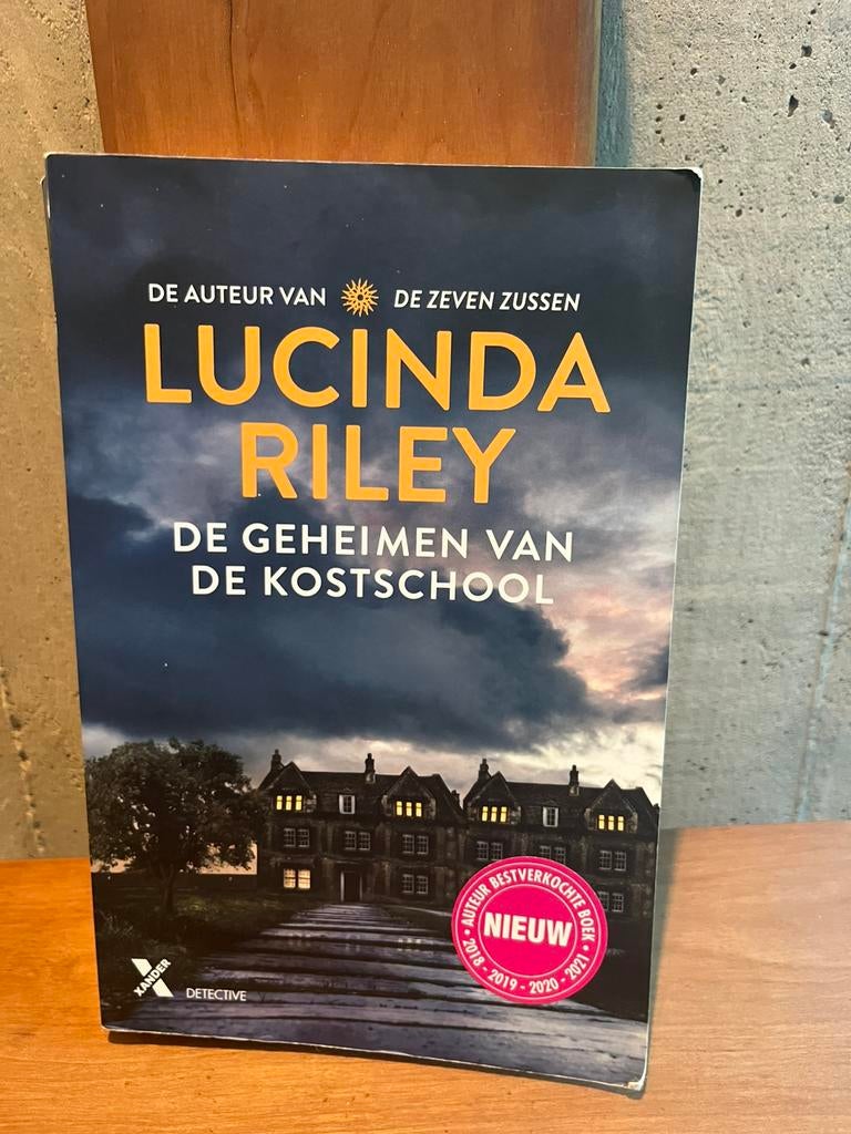 Lucinda Riley - De geheimen van de kostschool, Boeken, Ophalen of Verzenden, Lucinda Riley