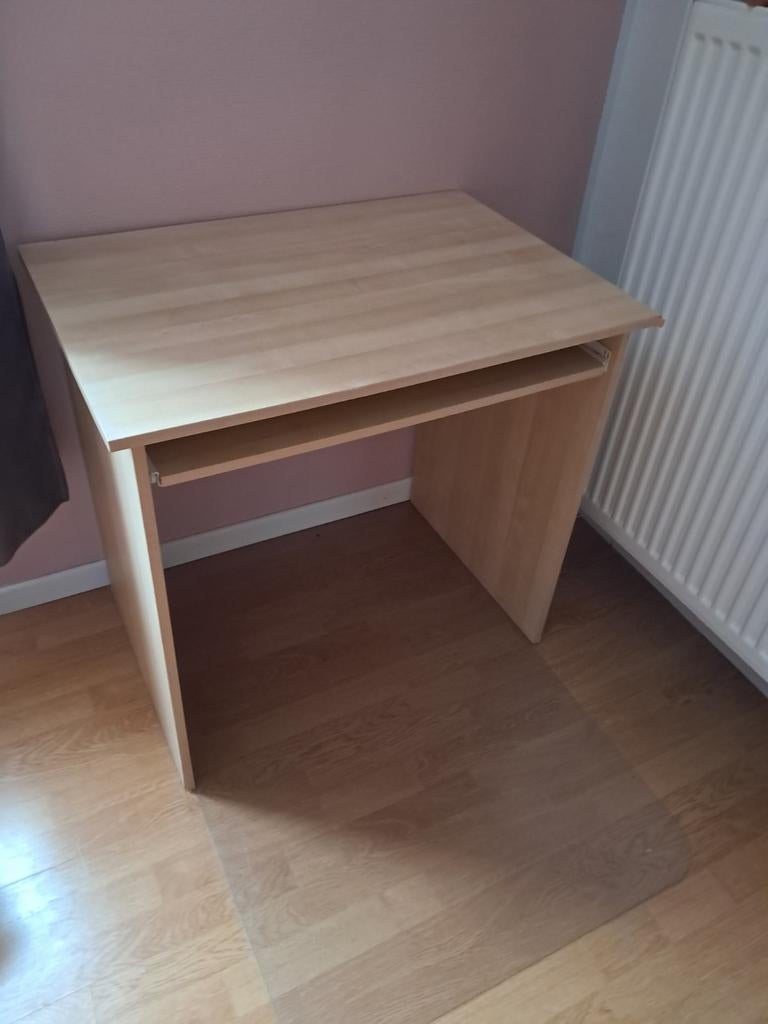 Petit bureau et sa chaise, Enlèvement