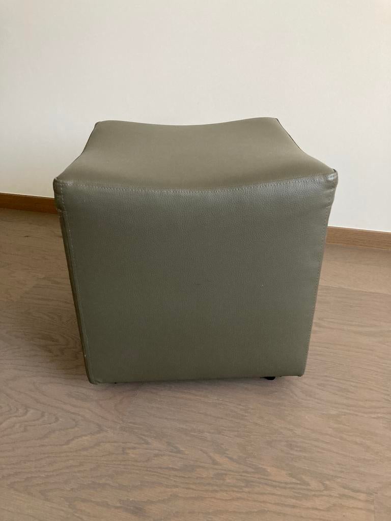 Ledere poef taupe kleur, Ophalen of Verzenden, Zo goed als nieuw, Vierkant