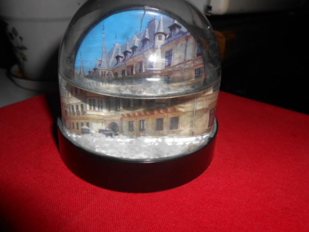 boule à neige secouante Luxembourg Ø9cm, Enlèvement ou Envoi