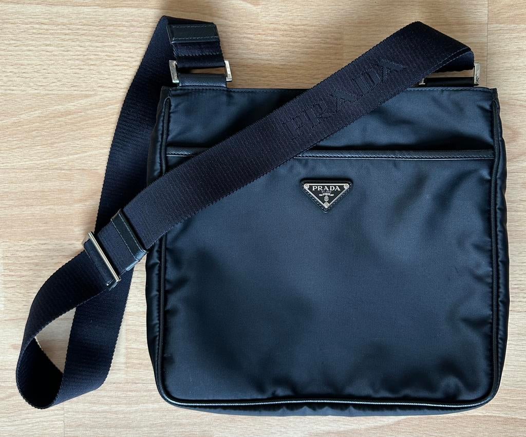 PRADA Sac Messenger Shoulder Hand Bag AUTHENTIQUE, Bijoux, Sacs & Beauté, Sacs | Sacs à bandoulière, Utilisé, Autres marques, Noir