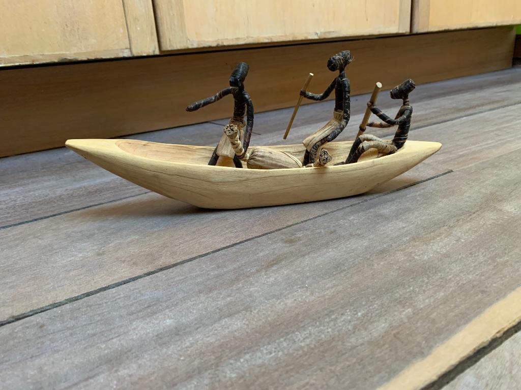 Pirogue congolaise artisanat du Congo personnages pagaies 30, Antiquités & Art, Envoi