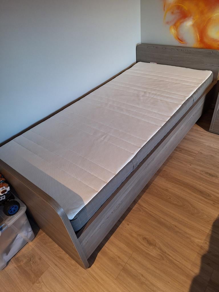 Meegroeibed met latoflex en matras., Ophalen, Matras