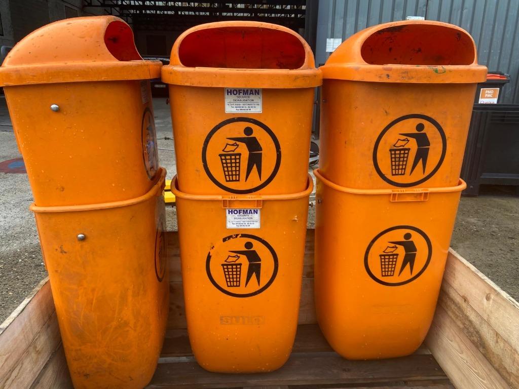 Poubelles de "ville" en plastique orange, Antiquités & Art, Enlèvement
