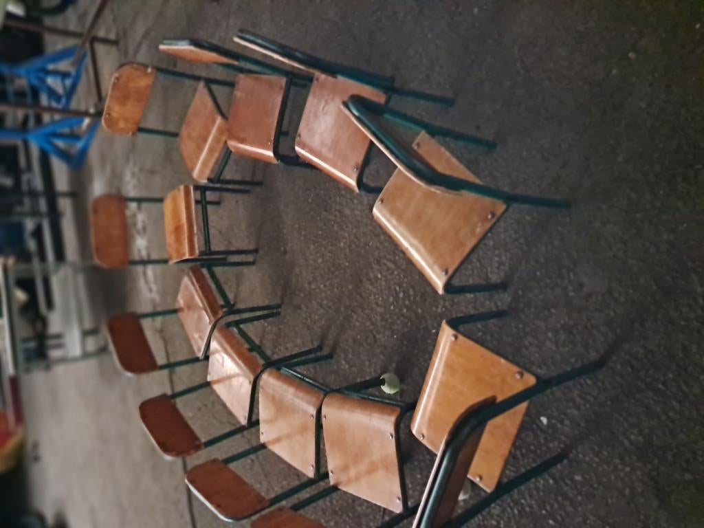 Lot de 10 anciennes petites chaises d école gardienne, Kinderen en Baby's, Kinderstoelen, Zo goed als nieuw, Ophalen