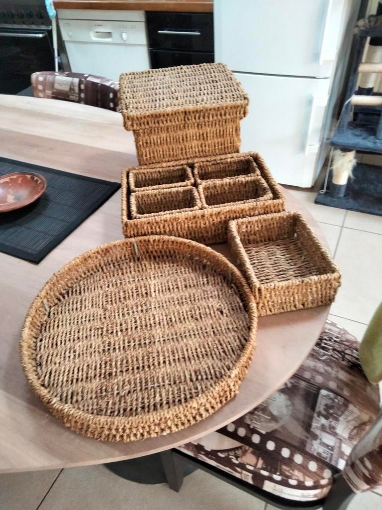 Rotan bakjes en dienblad 8 stuks.mooi op terras., Ophalen, Zo goed als nieuw