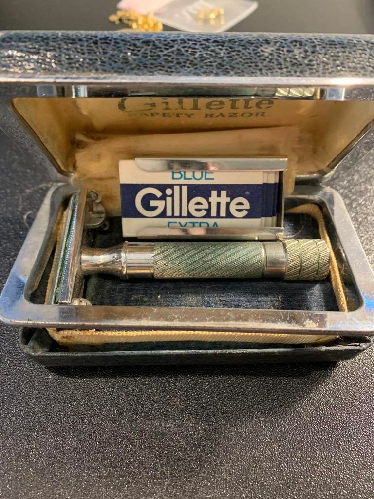 Oude gilette met extra mesjes zeldzame vondst, Verzamelen, Ophalen