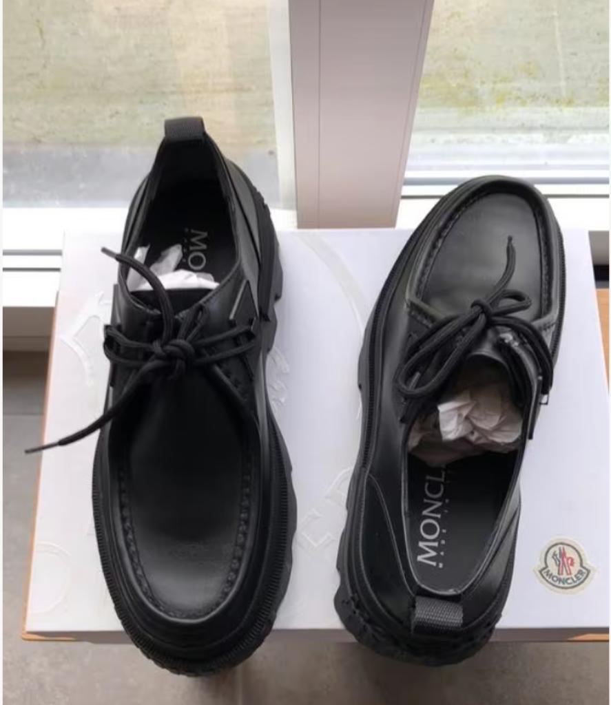 MONCLER zwarte schoenen (instappers) nieuw 42.5, Moncler, Zwart, Nieuw, Ophalen of Verzenden